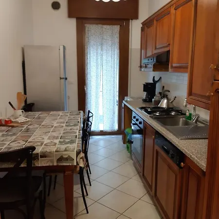 A Pochi Minuti Dalla Stazione Di Appartamento *